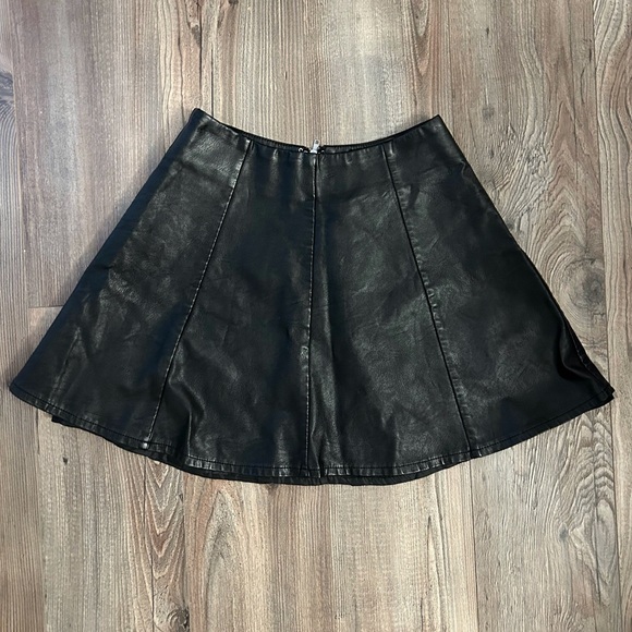 FOREVER 21 Faux Leather Mini Skirt - Picture 2 of 5
